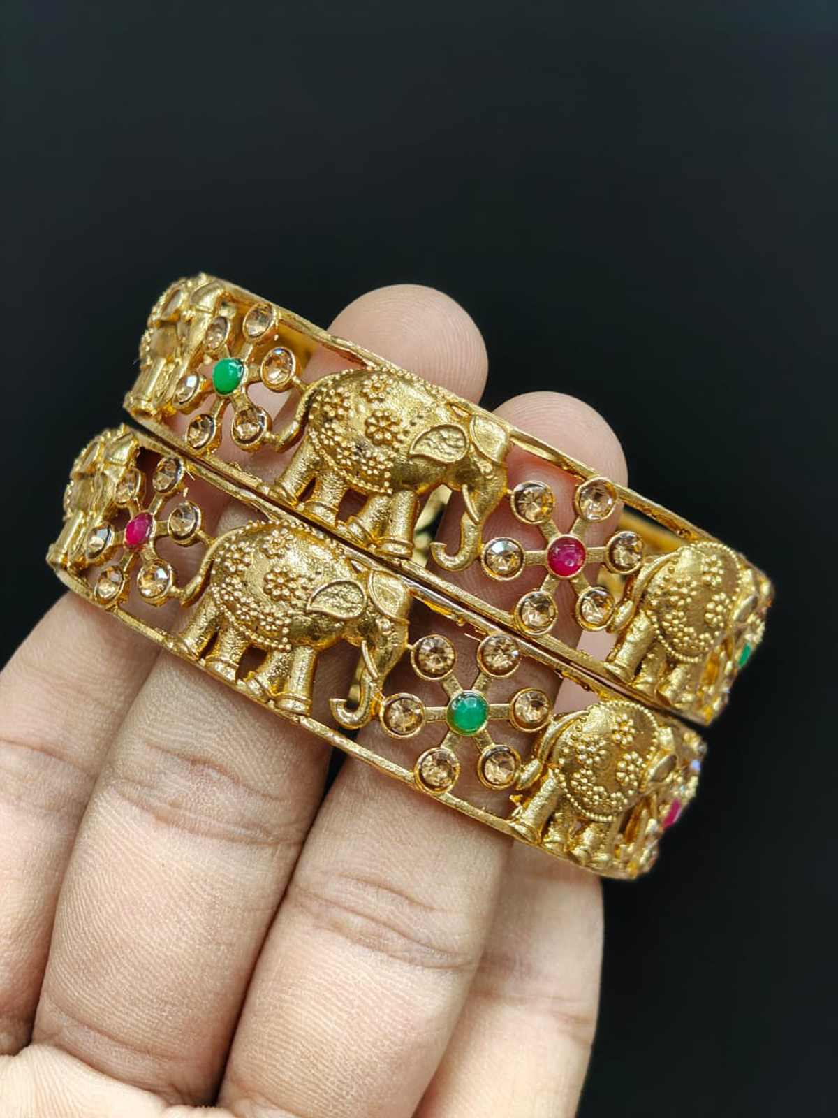 Royal Antique Kundan Bangle